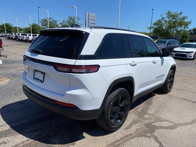 2022 jeep grand cherokee altitude 4x4