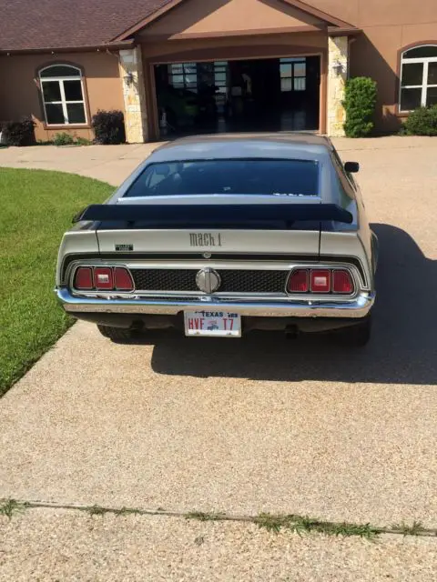 1971 ford mustang mach i sportsroof built august 25, 1970