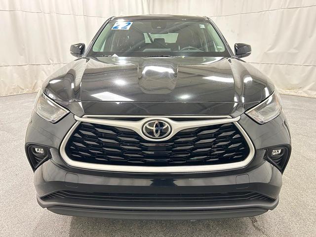 2022 toyota highlander le
