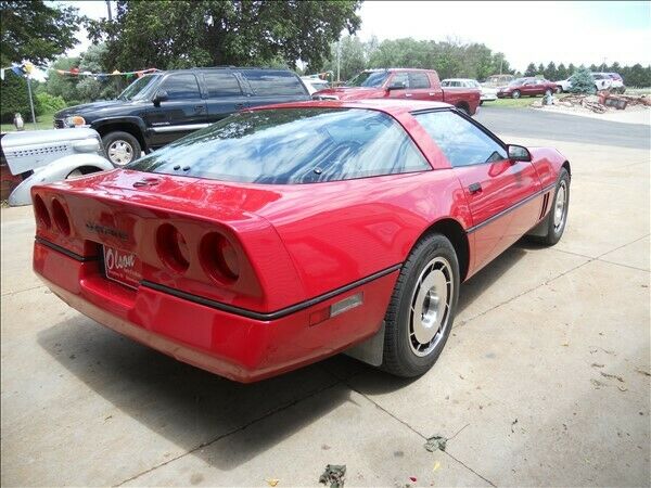 1984 chevrolet corvette collector classic car!
