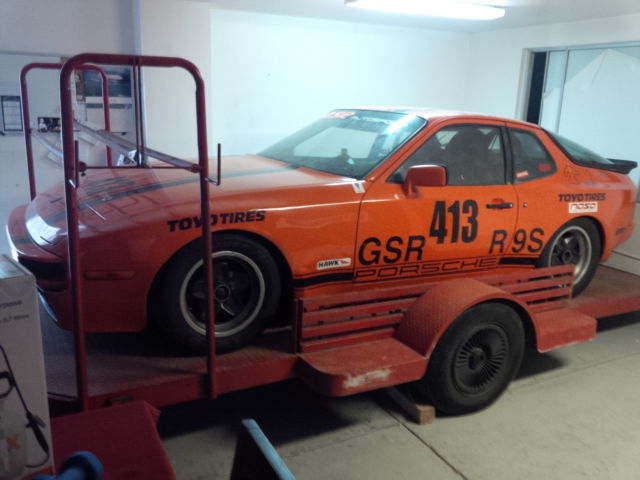 porsche 944 race car