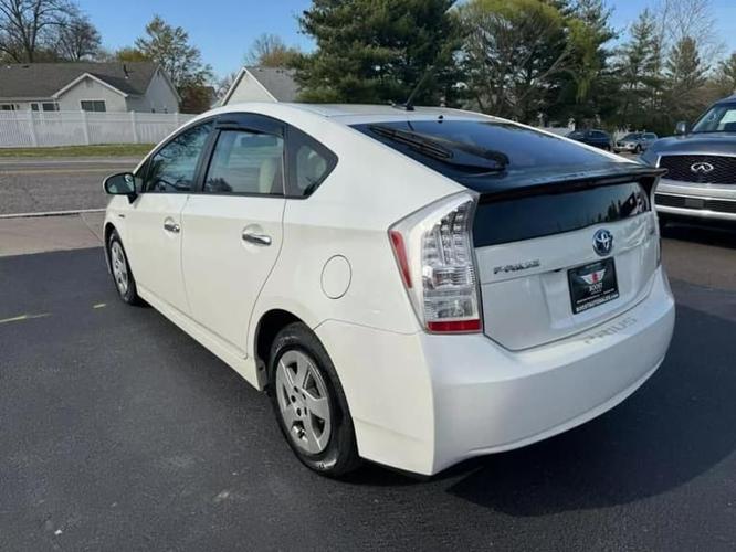 2010 toyota prius ii hatchback 4d in saint louis, missouri