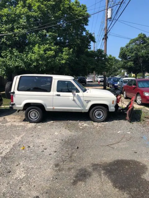 1986 ford bronco ii with a western 6' 6" 61300 plow *does not run*