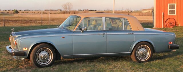 1977 rolls royce silver shadow ii with a sunroof