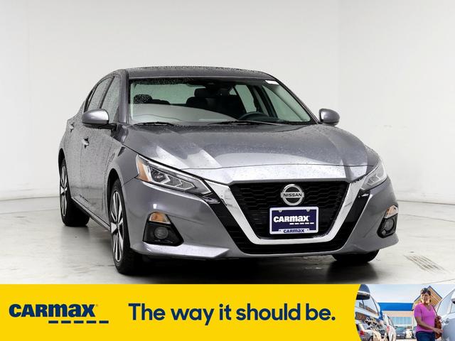 2020 nissan altima sv