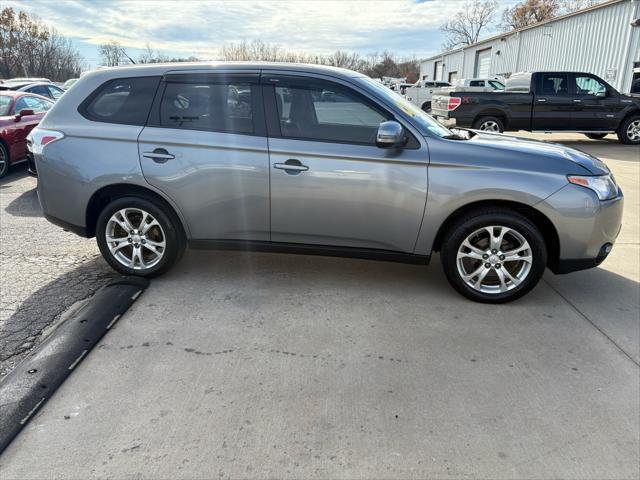 2014 mitsubishi outlander se