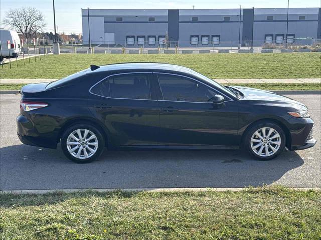 2019 toyota camry le