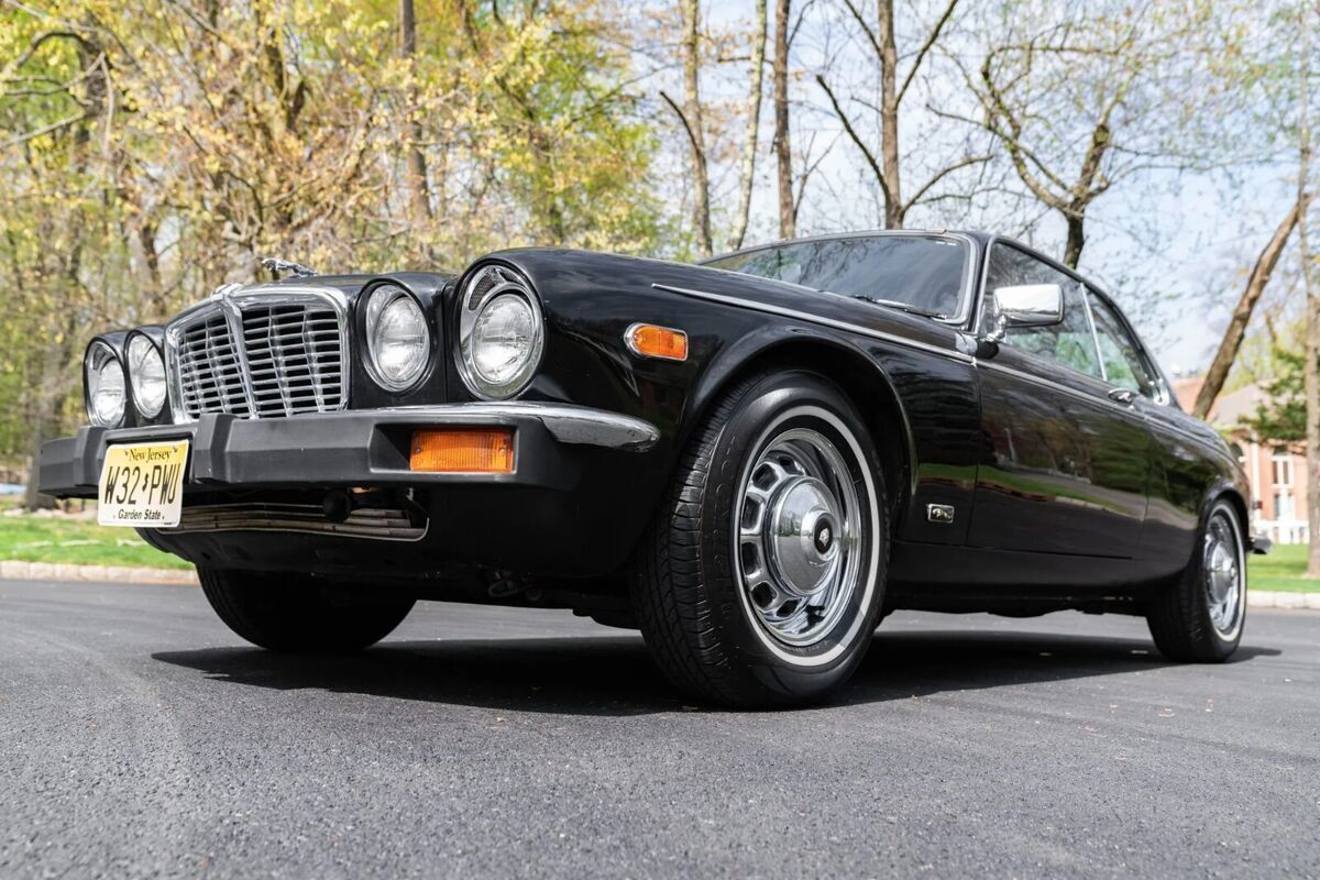 pillarless coupe. stunning design, drive, enjoy, freshen up for spring!