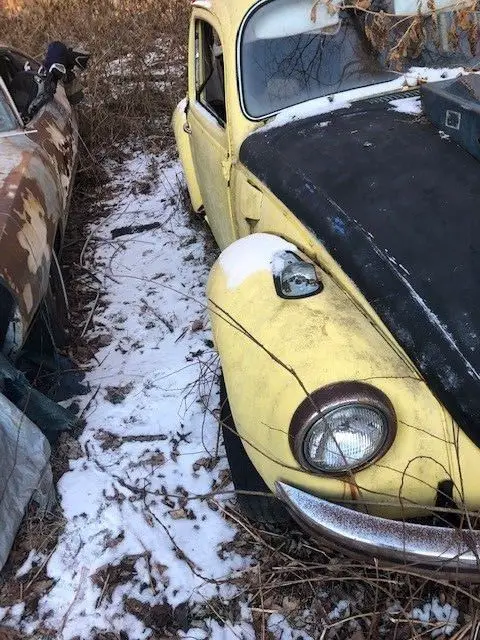 1972 volkswagen super beetle,needs restoration or parts car,tons of extra parts