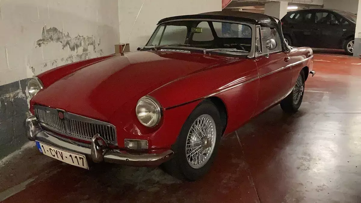 1964 mg b sportscar red rwd manual