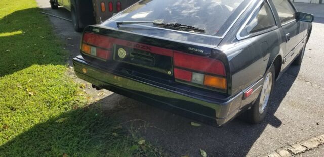 1984 nissan 300zx black/tan 5 speed t-roof - not running - title in hand