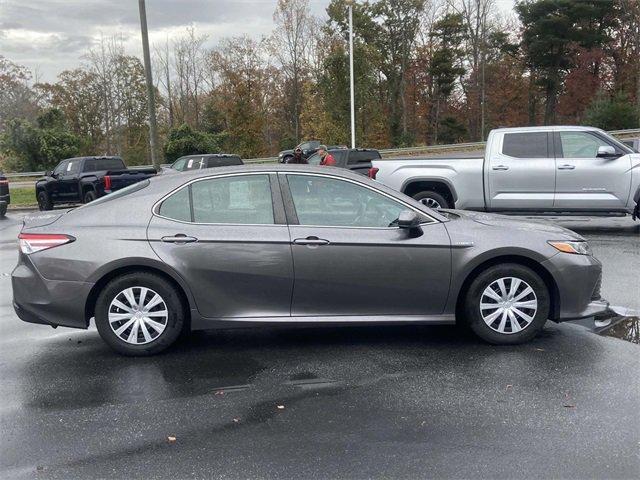 2019 toyota camry hybrid le