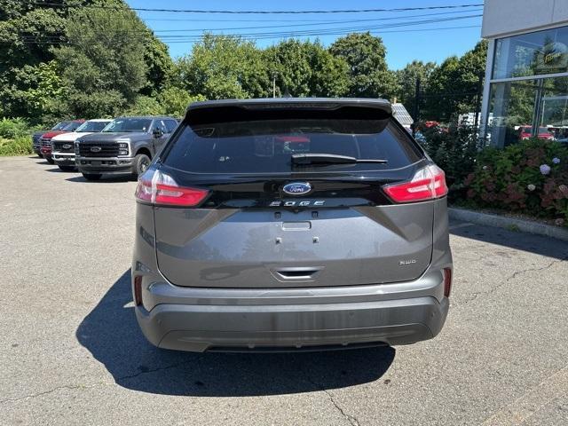 2021 ford edge se