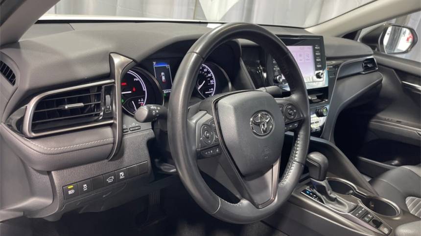 2022 toyota camry hybrid se