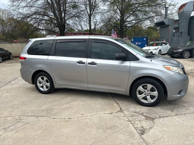 2012 toyota sienna le