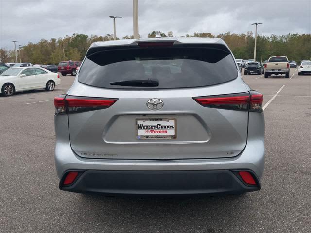 2021 toyota highlander le