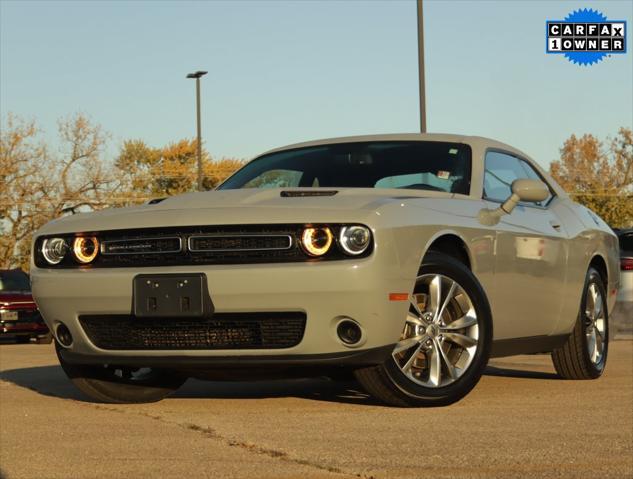 2022 dodge challenger sxt