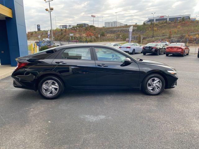 2024 hyundai elantra se