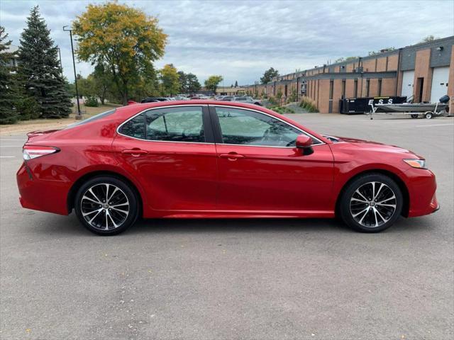 2020 toyota camry se
