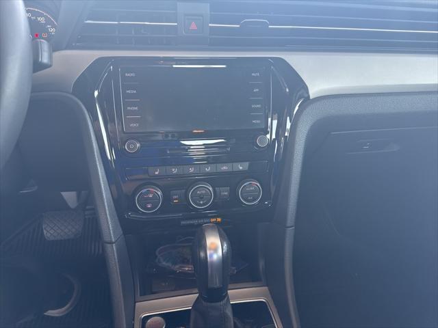 2021 volkswagen passat 2.0t se