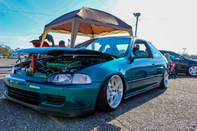 this is a very heavily modified honda civic not a starter car