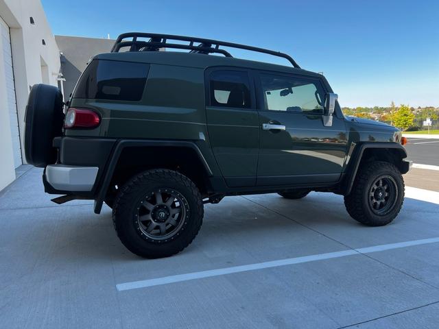 2014 toyota fj cruiser base