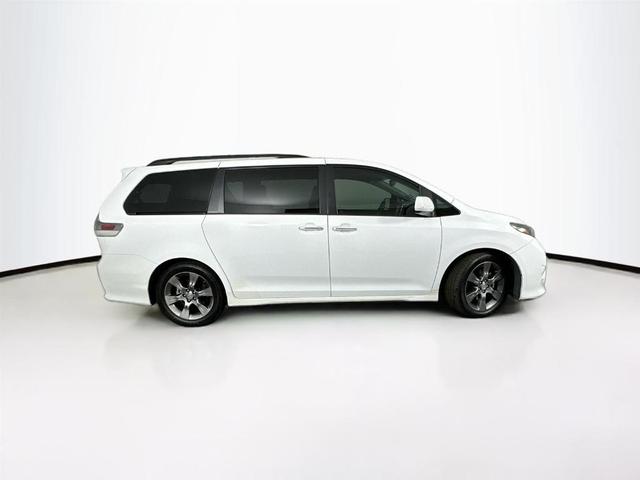 2016 toyota sienna se