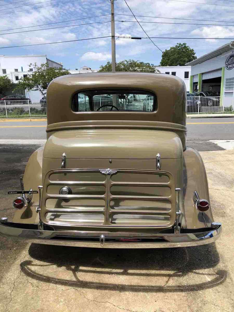 joe robison's hd 1933 buick 90 series sedan brown no reserve auction
