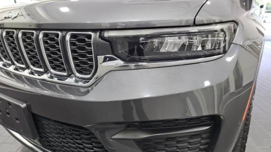 2022 jeep grand cherokee laredo