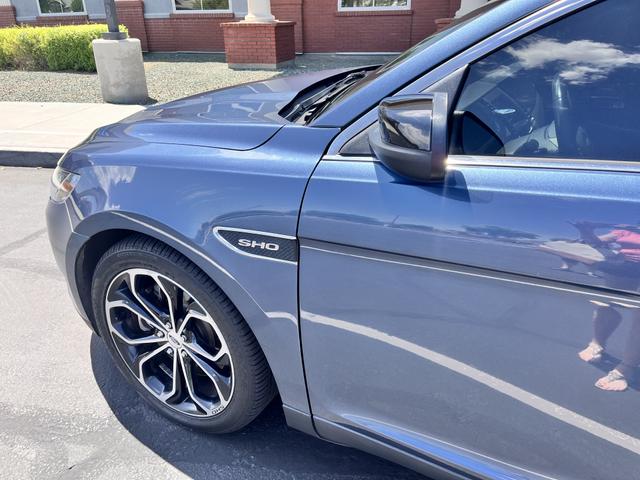2019 ford taurus sho