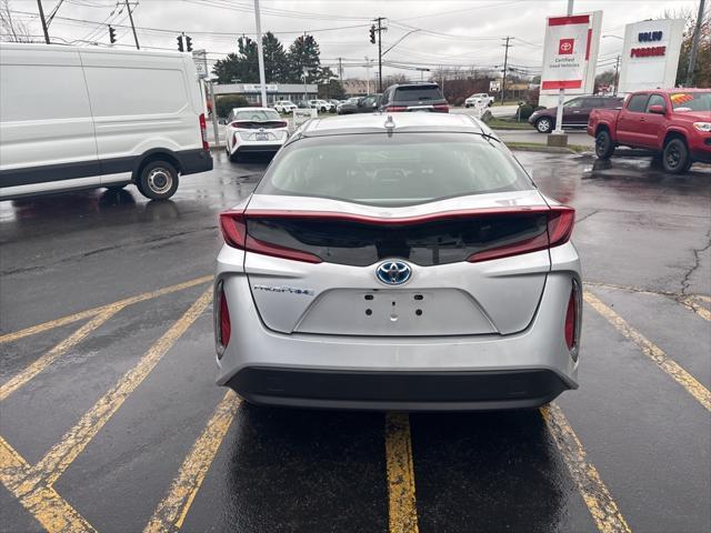 2022 toyota prius prime le
