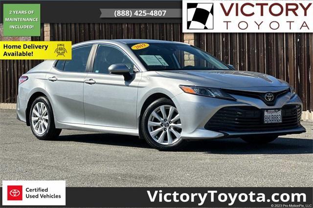 2019 toyota camry le