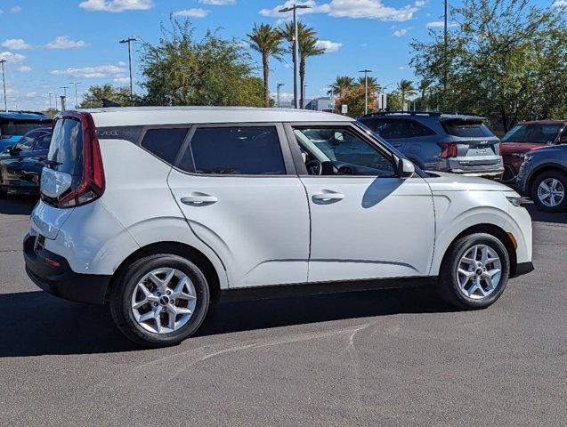 2022 kia soul lx