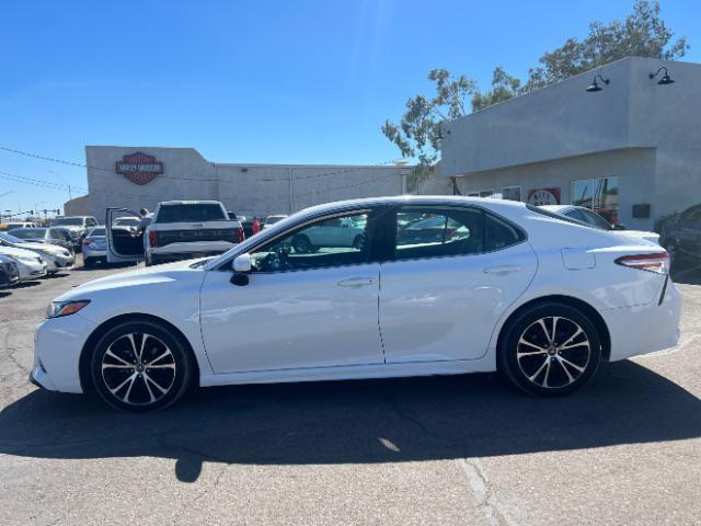 2020 toyota camry se