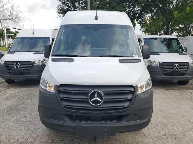 2024 mercedes-benz sprinter 2500 144 wb standard roof passenger