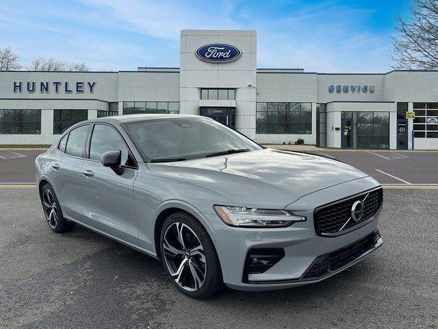 2024 volvo s60 b5 plus dark theme