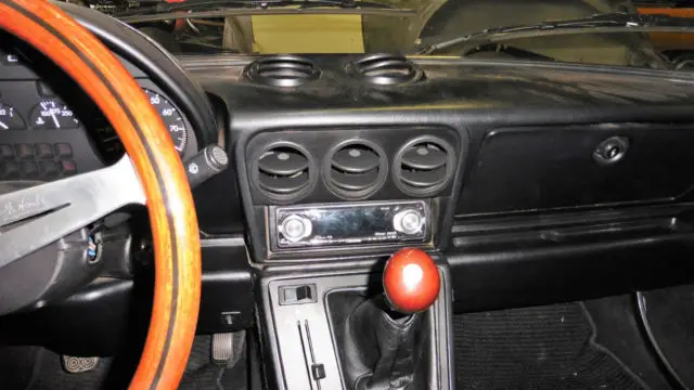 1988 alfa romeo spider, beautiful convertible with new black interior. sporty