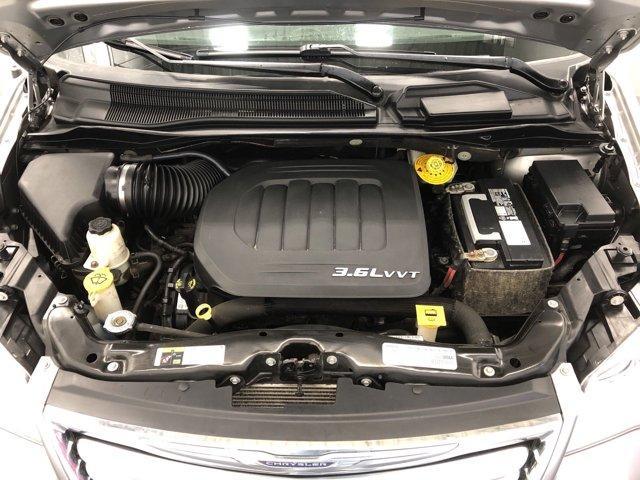 2016 chrysler town & country touring