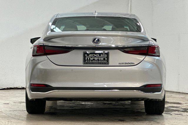 2021 lexus es 300h luxury