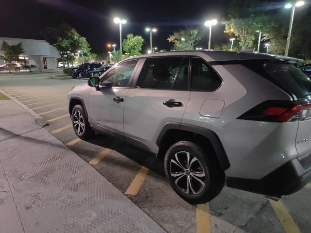 2022 toyota rav4 le