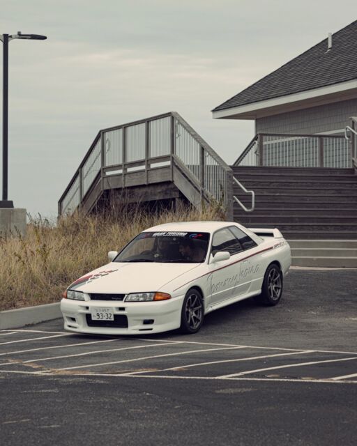 1993 nissan gt-r coupe white gtr