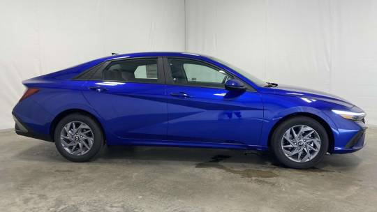 2024 Hyundai Elantra sel ivt