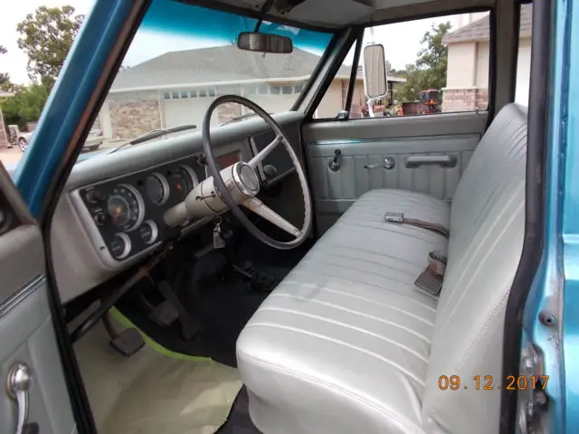 1967 chevy suburban 3dr 4wd clean