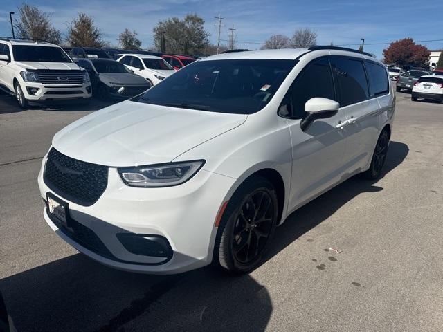 2023 chrysler pacifica touring-l