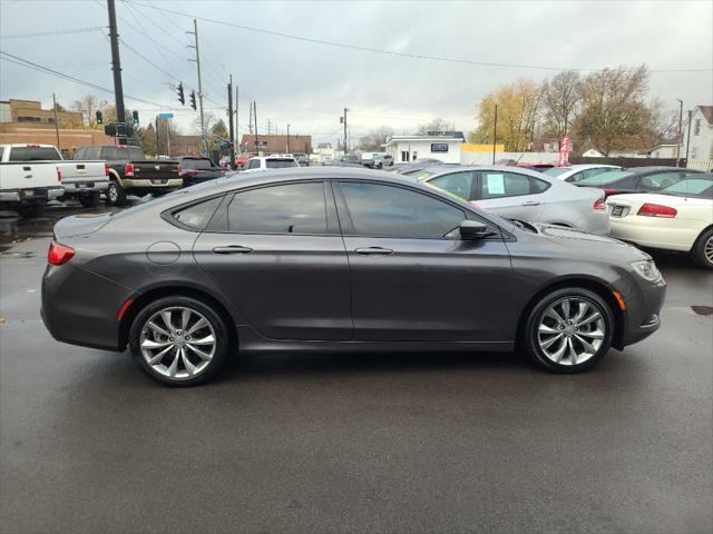 2015 chrysler 200 s