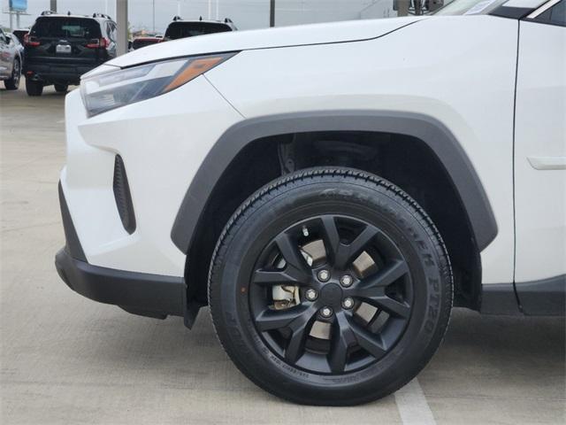 2023 toyota rav4 le