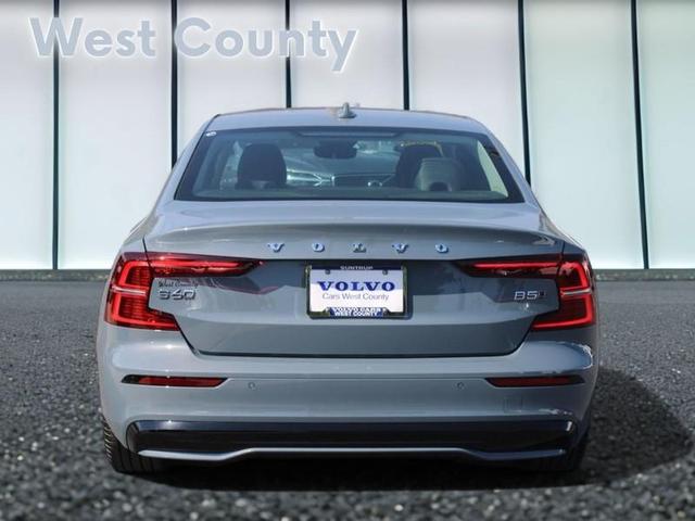 2024 volvo s60 b5 plus dark theme