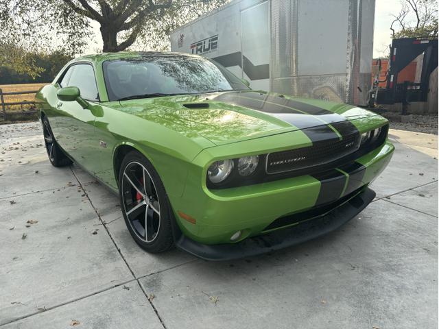 2011 dodge challenger srt8