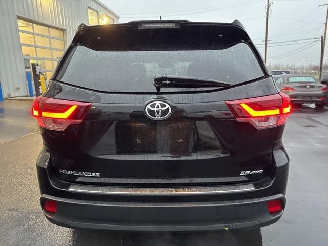 2019 toyota highlander se