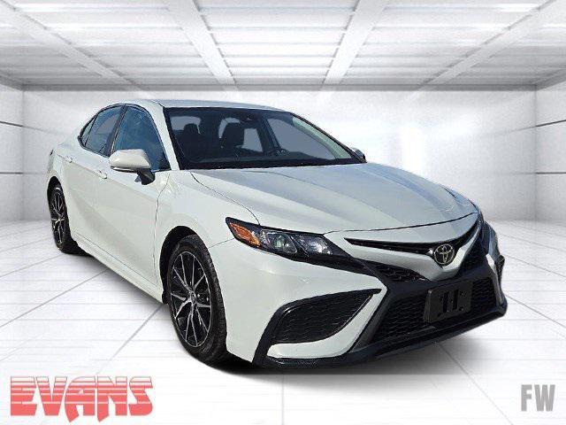 2022 toyota camry se